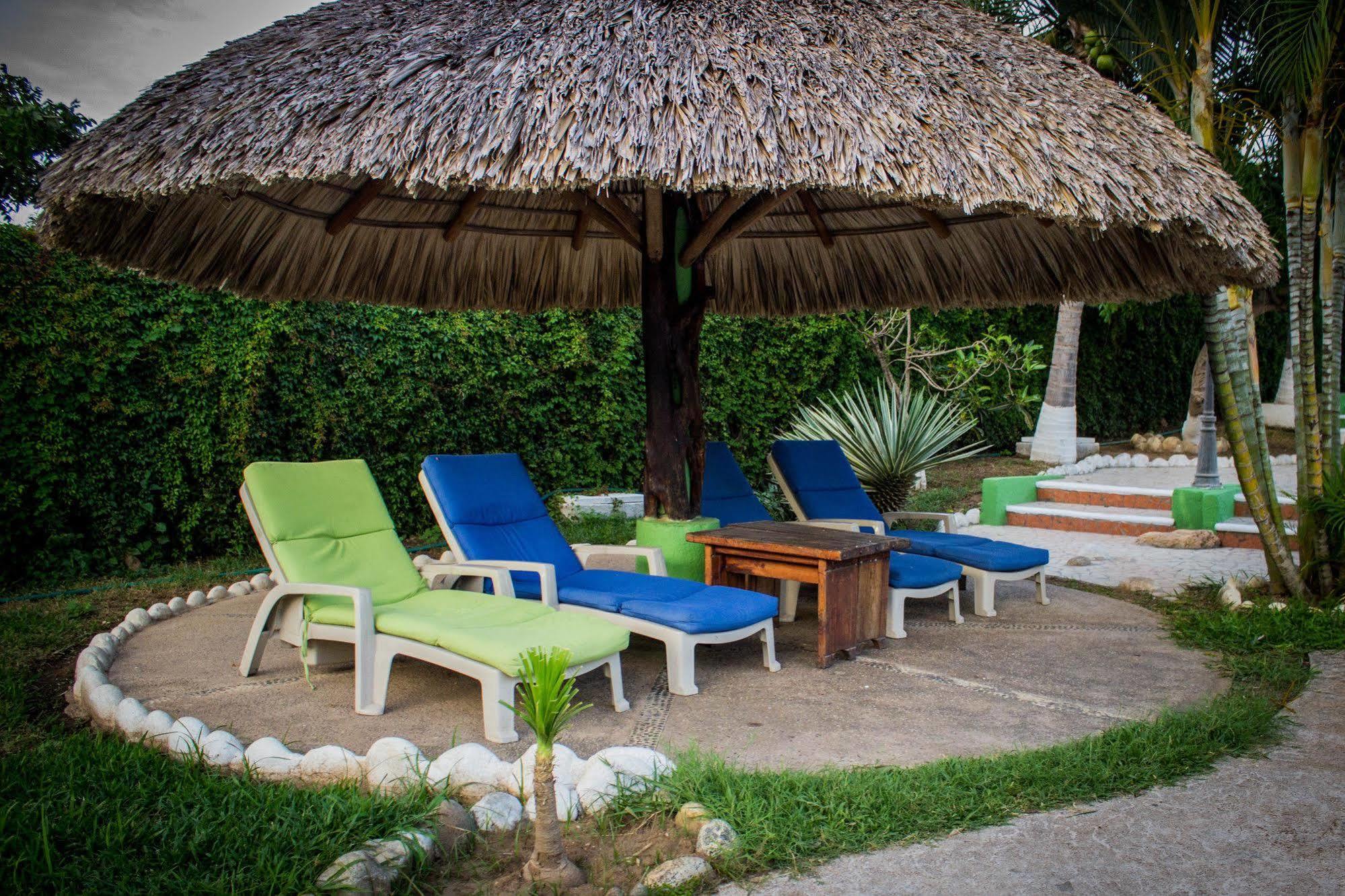 Hotel & Suites Punta Esmeralda Пуэрто-Эскондидо Экстерьер фото